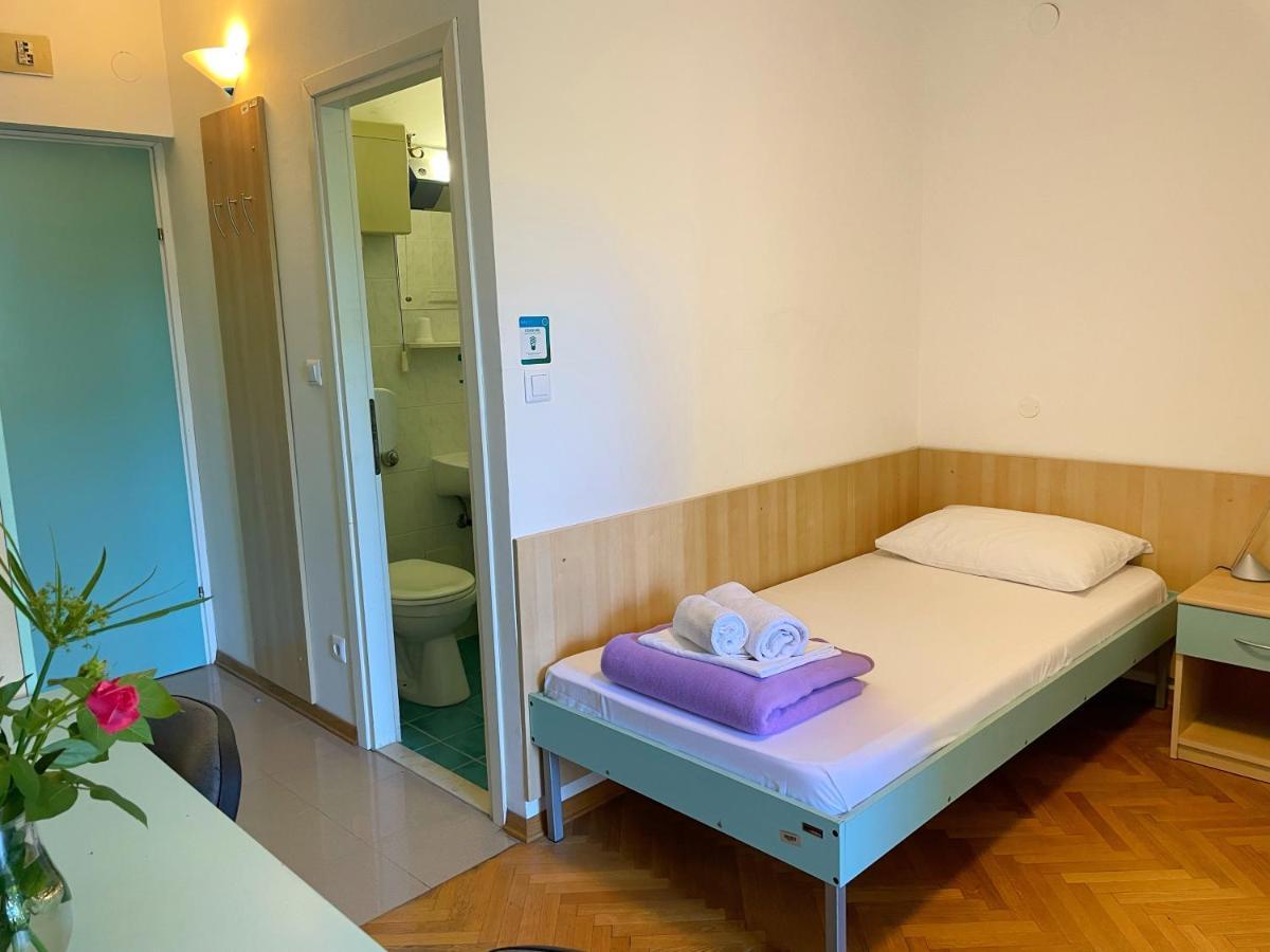 Hostel Spinut Split Exterior photo