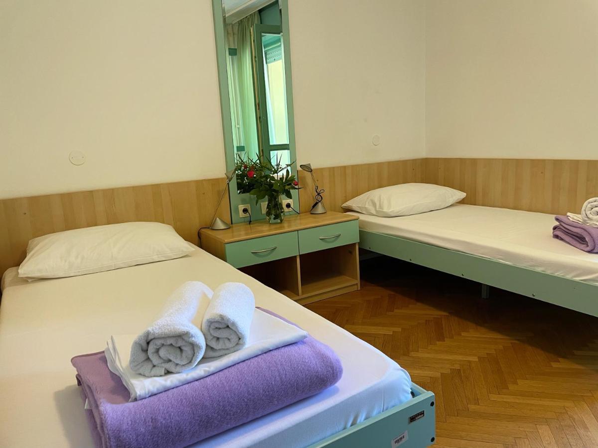 Hostel Spinut Split Exterior photo