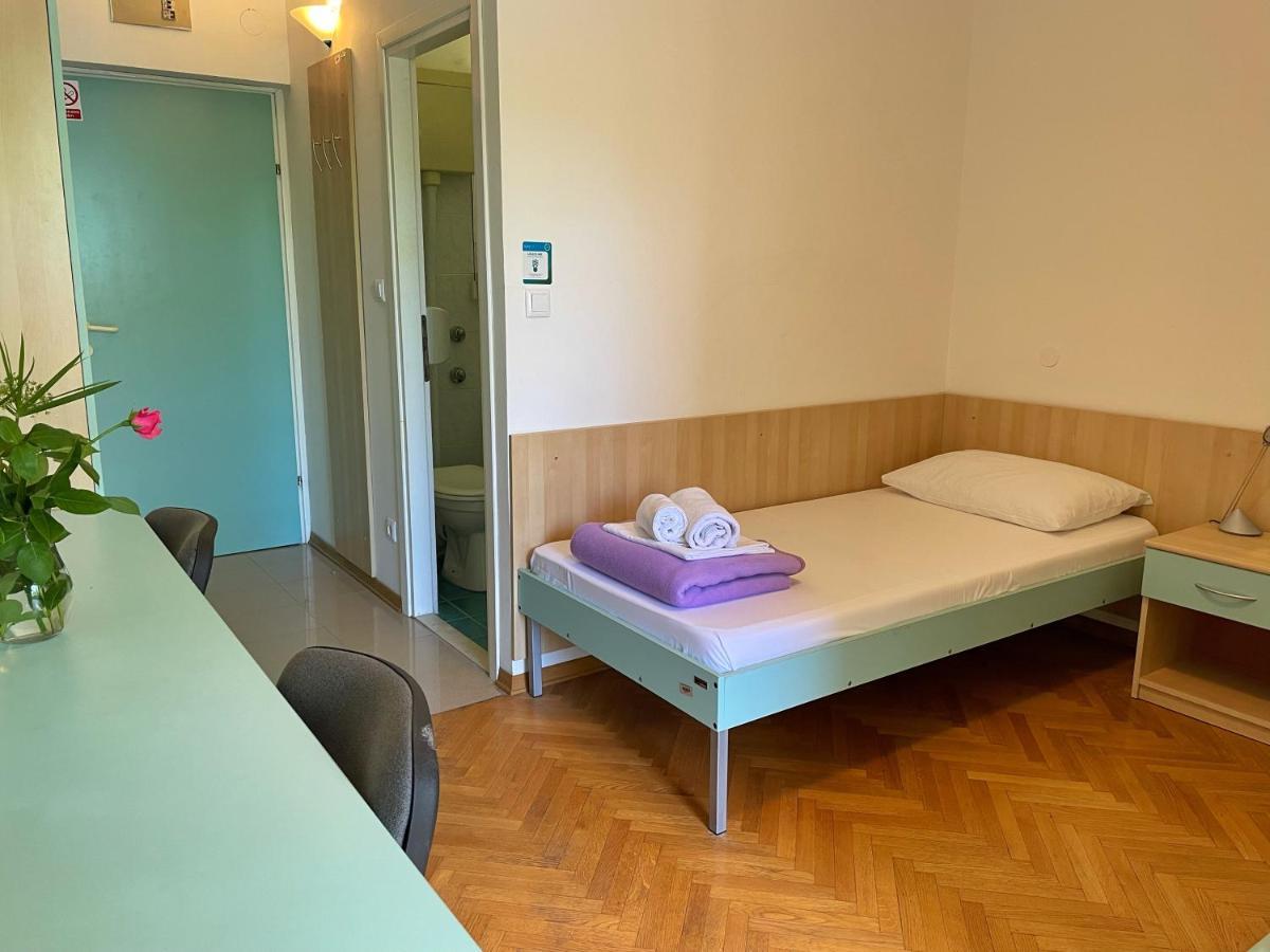 Hostel Spinut Split Exterior photo